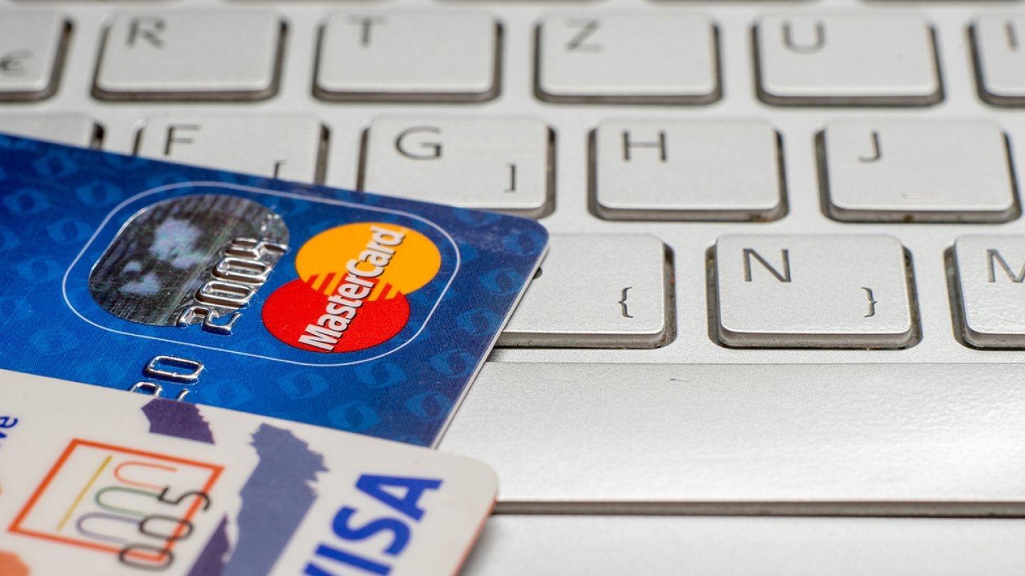 Nouvelles cartes bancaires débit Maestro Visa Mastercard sécurisées fonctionnalités