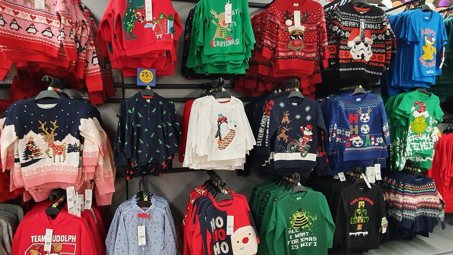 Pulls moches Noël tradition mode société