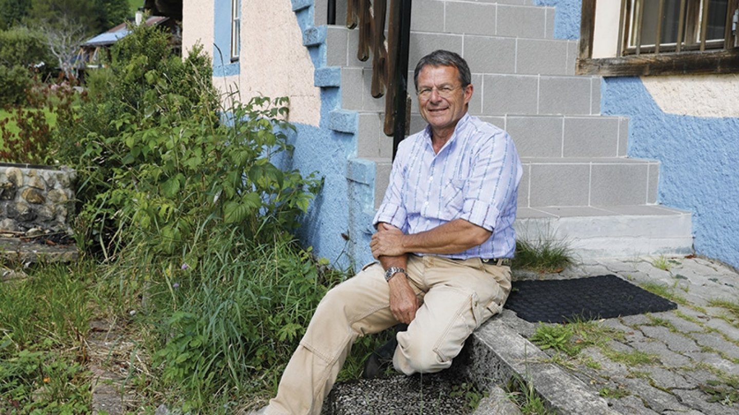 Pierre Piralli, un vaudois de 59 ans, apiculteur et tavillonneur