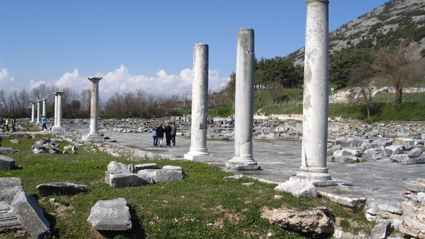 Le portique de l'agora de Philippes, inscrit au patrimoine mondial de l'UNESCO