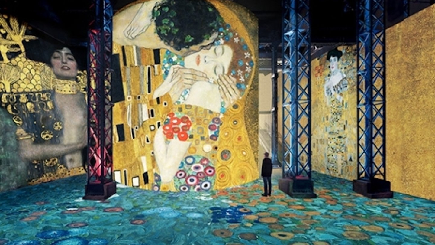 Exposition immersive dans les tableaux de Klimt et Schiele à l'ATELIER DES LUMIERES